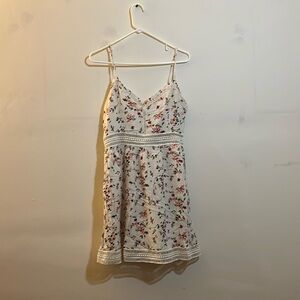 ABERCROMBIE AND FITCH FLORAL WHITE SLEEVELESS DRESS